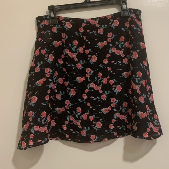 3 for &12 floral skirt size 7 - Picture 4 of 4